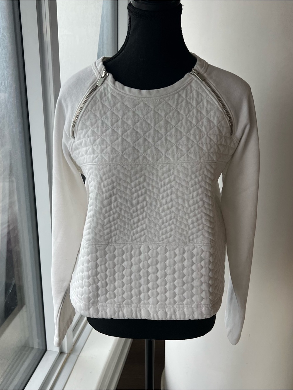 Like New! Women's Quilted Zip-Accent Sweatshirt - White